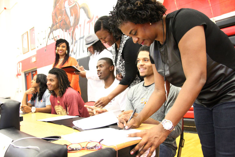 Heights Bball Signings 8.jpg
